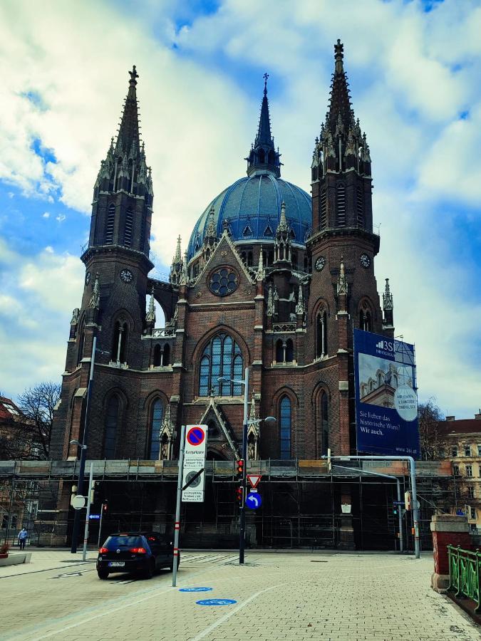 Central Mariahilfer Apartment 5 Min To The Schoenbrunn Palace And City Shopping Center Wenen Buitenkant foto