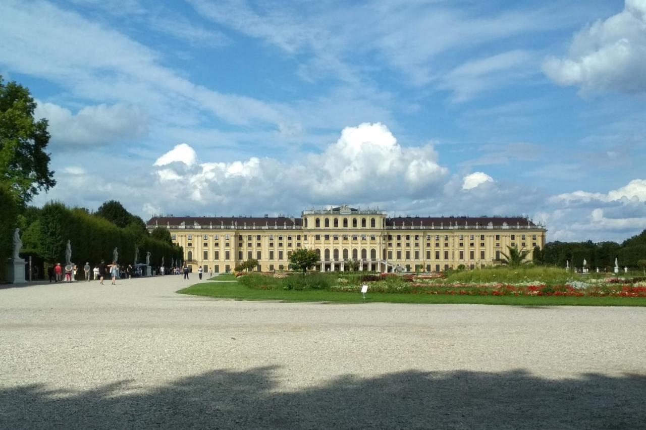 Central Mariahilfer Apartment 5 Min To The Schoenbrunn Palace And City Shopping Center Wenen Buitenkant foto