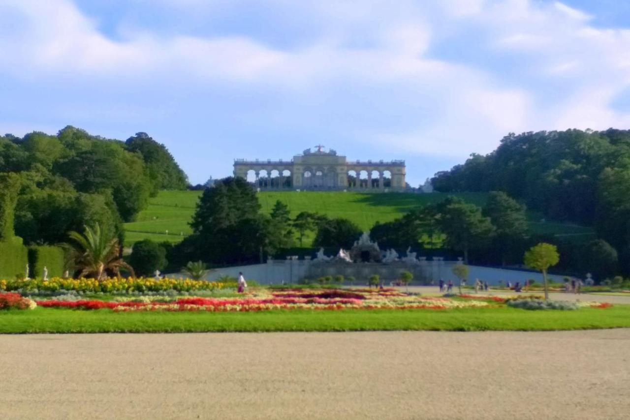 Central Mariahilfer Apartment 5 Min To The Schoenbrunn Palace And City Shopping Center Wenen Buitenkant foto