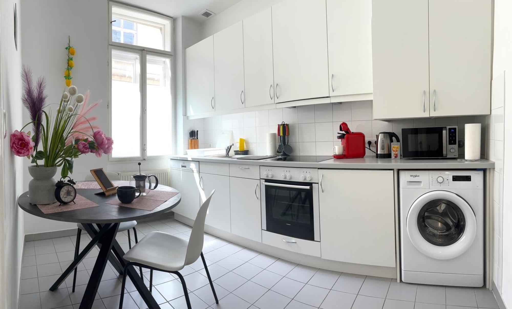 Central Mariahilfer Apartment 5 Min To The Schoenbrunn Palace And City Shopping Center Wenen Buitenkant foto