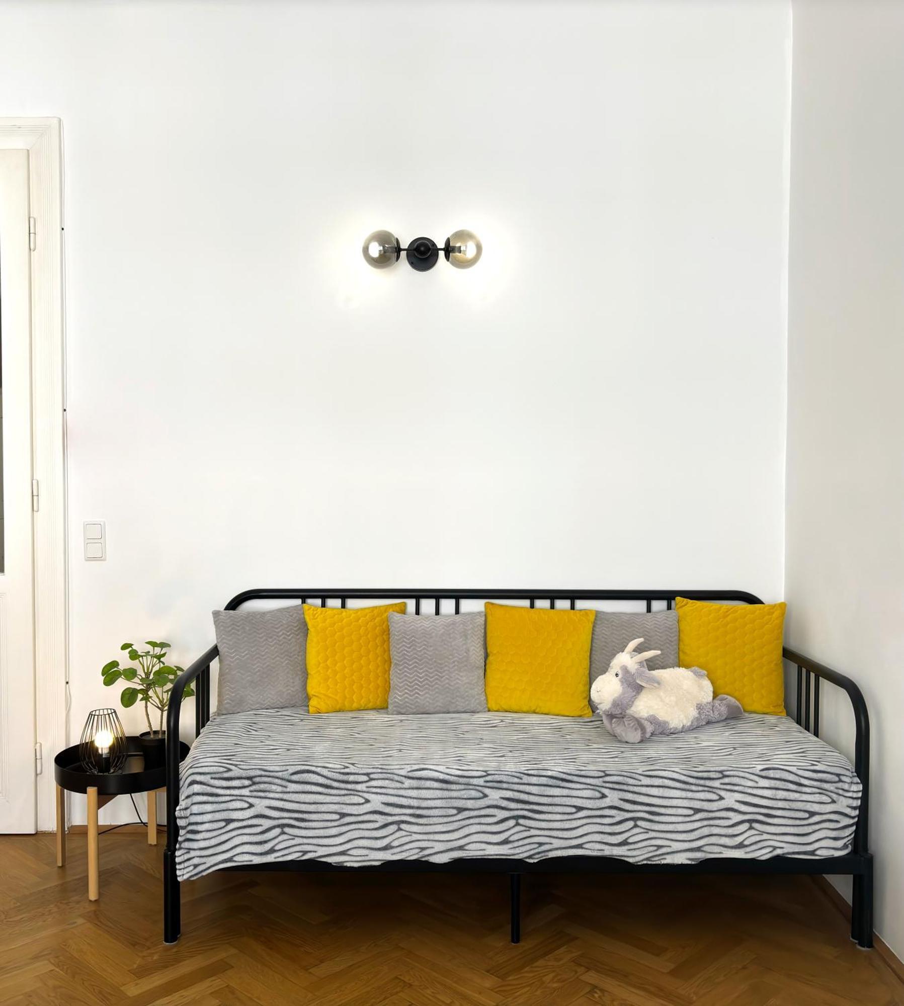 Central Mariahilfer Apartment 5 Min To The Schoenbrunn Palace And City Shopping Center Wenen Buitenkant foto