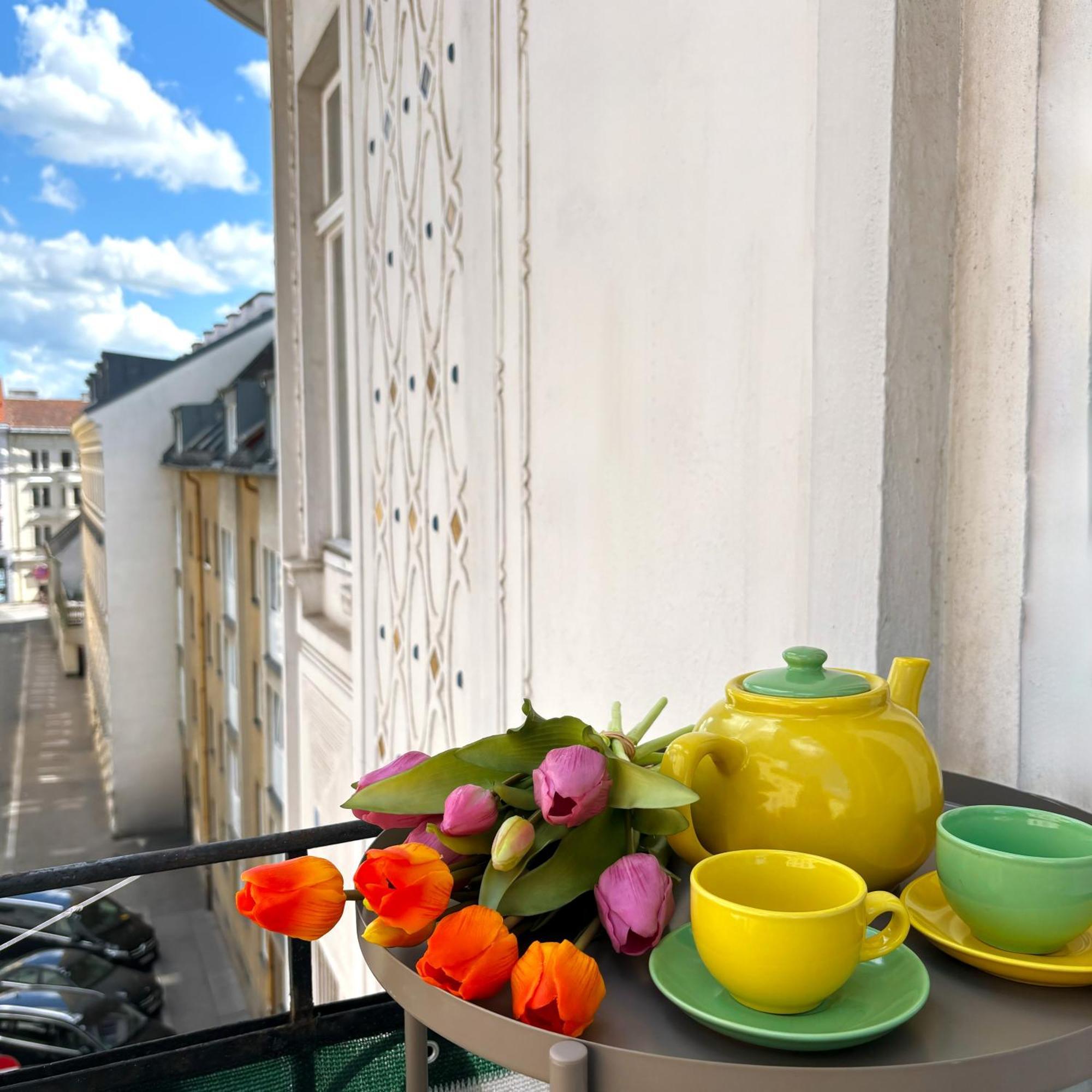 Central Mariahilfer Apartment 5 Min To The Schoenbrunn Palace And City Shopping Center Wenen Buitenkant foto